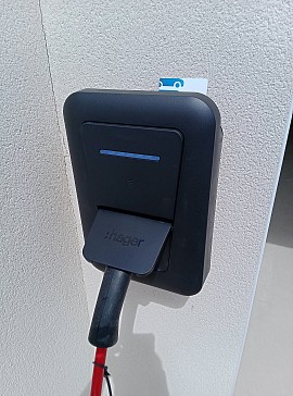 Borne Hager Witty One monophasée avec délestage et badge RFID