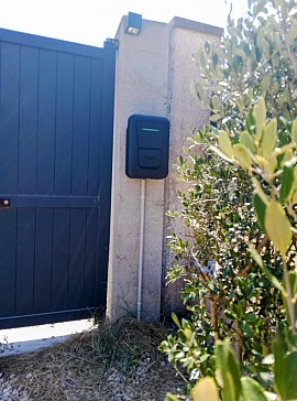 Installation d'une borne de recharge Hager Witty One 7,4kW pour véhicules électriques à La Palme dans l'Aude